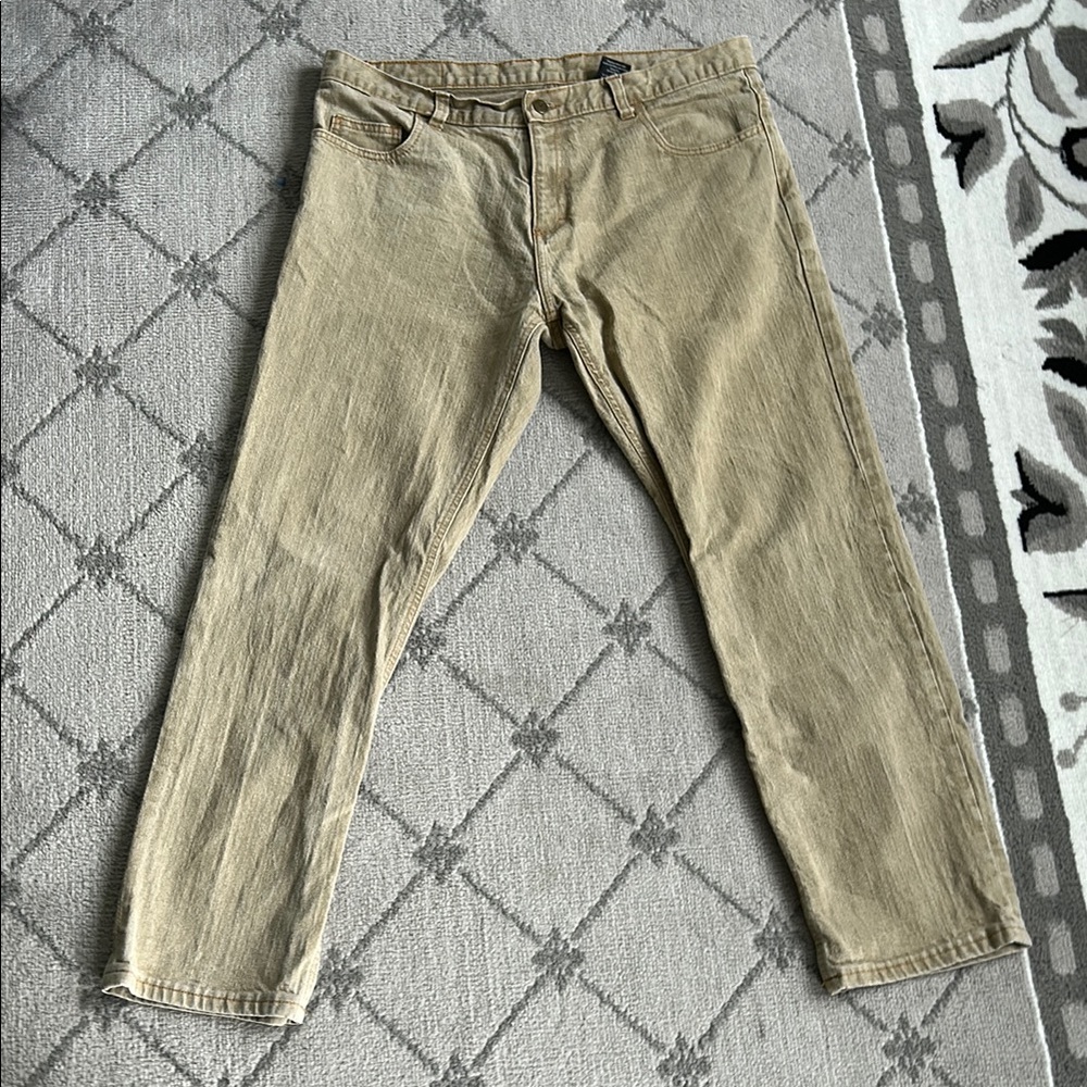 Dearborn Denim Tan Straight-Leg Jeans with Relaxed Fit